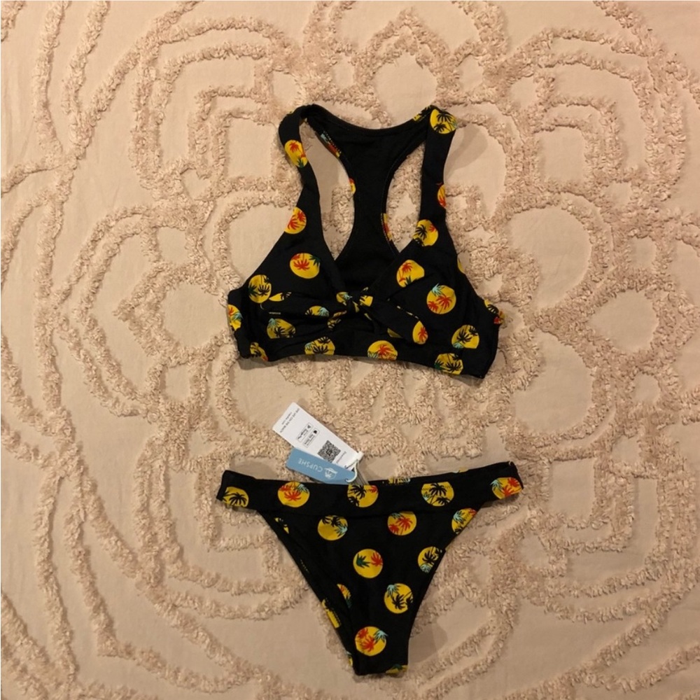 Bikini with Cut Out - Picture 3 of 3